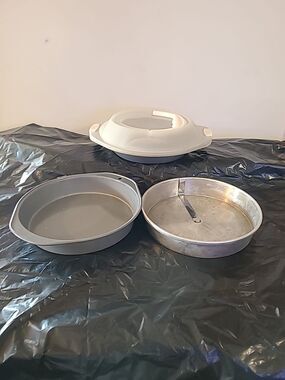 Mirro 8"x1.5" & Unbranded 8"x1.5" Nonstick Cake Pan 9"x1.5" Pie Pan With Carrier